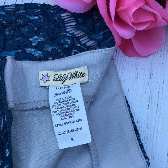 Lily white small lacey shorts - Picture 4 of 4